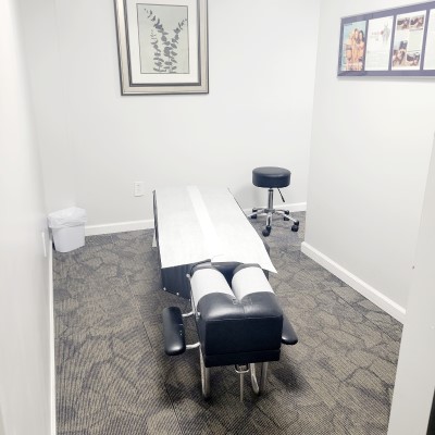 Picture of Commack, NY Chiropractors treatment table car accident injury treatment and workers comp.